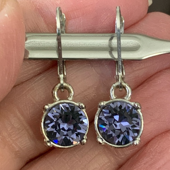 Elegant silver tone tanzanite colored simulant lever back earrings - Picture 2 of 11